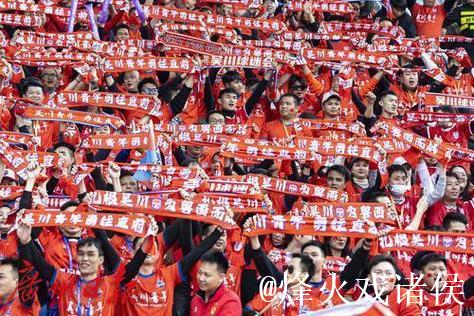 吴川青年队问鼎2025广东省超冠军，广州恒大式应援助威